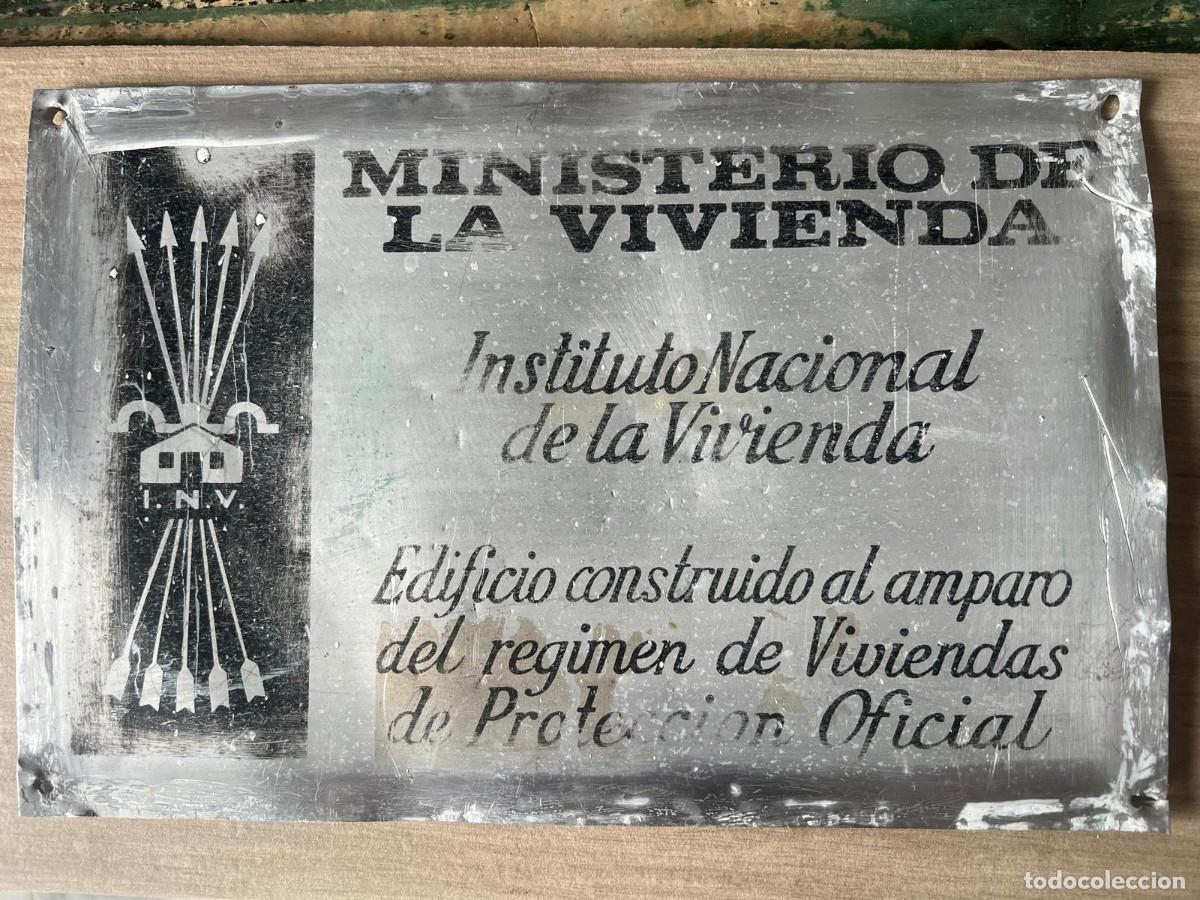 Militaria: PLACA MINISTERIO VIVIENDA ( FALANGE)