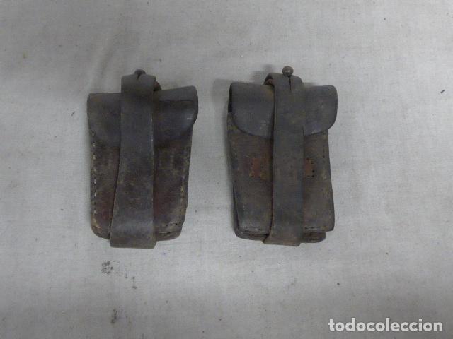 Militaria: Lote de 2 antiguas cartucheras de Mauser argentino, original. Guerra civil. Argentina.