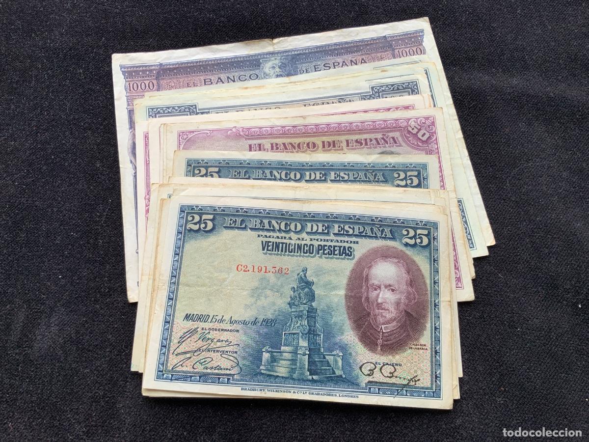 Militaria: Lote de 34 billetes que circularon durante la guerra civil, 1000 , 100, 50 y 25 pesetas. 1925-1928.