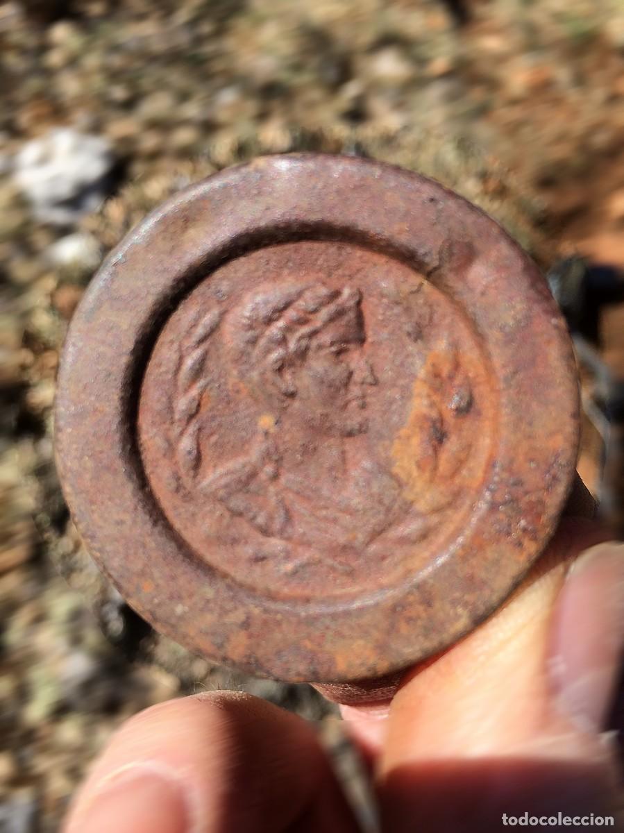 Militaria: Lote Recuperaci&oacute;n. Batalla de Guadalajara. Guerra Civil Espa&ntilde;ola. Tap&oacute;n Rosca. Busto Romano