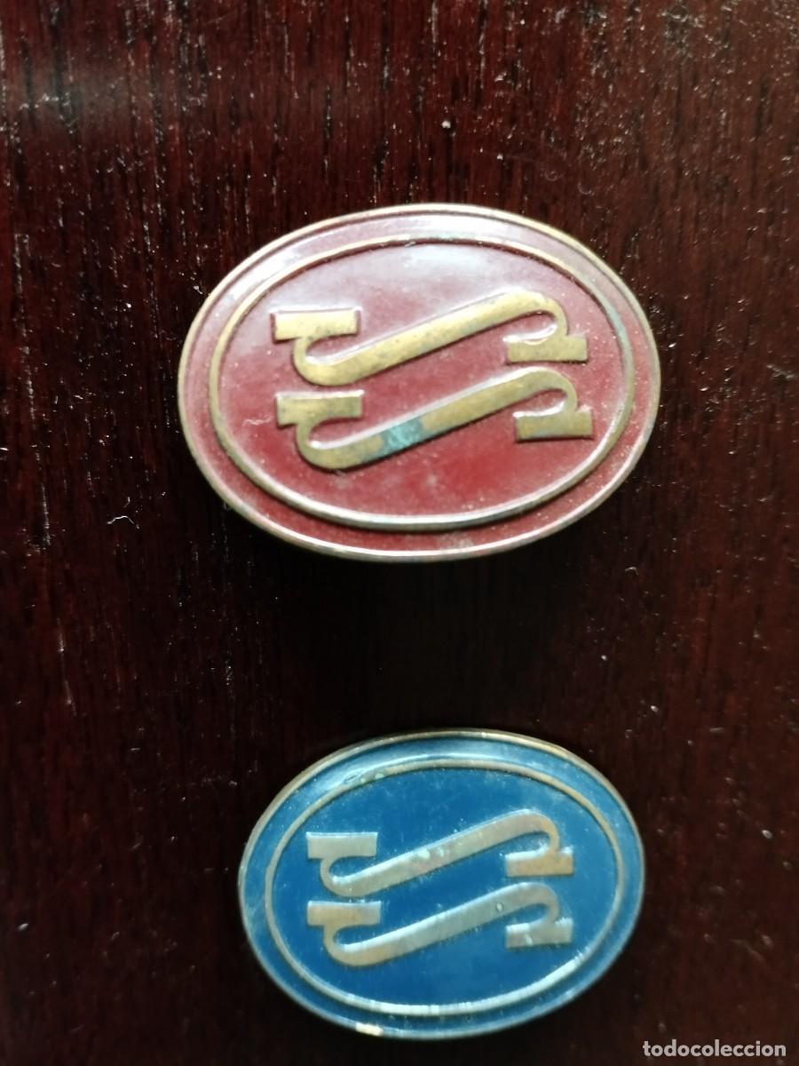 Militaria: 2 INSIGNIAS/ BROCHE SERVICIOS SOCIALES FALANGE