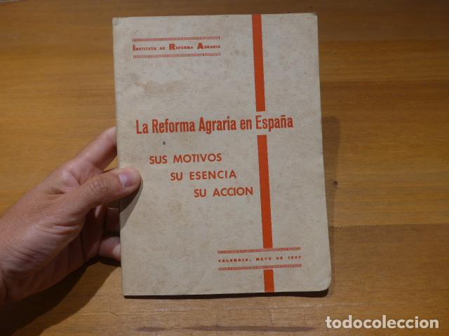 Militaria: Antiguo libro de Guerra civil: La reforma agraria en Espa&ntilde;a, 1937, Valencia.