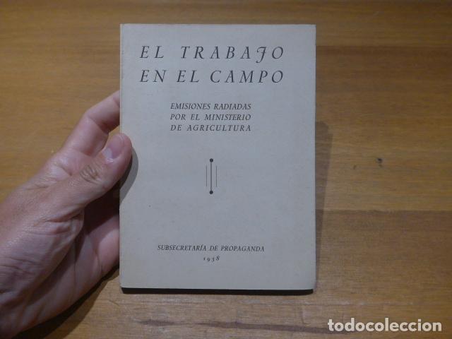 Militaria: Antiguo libro de guerra civil: El trabajo en el campo, 1938, subsecretaria de propaganda.