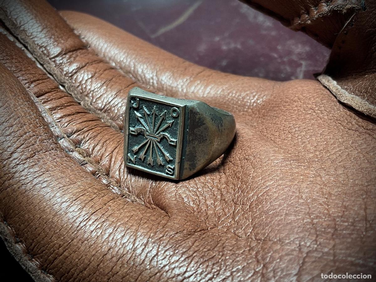 Militaria: Original anillo de plata de los J.O.N.S. Falange , Franco .