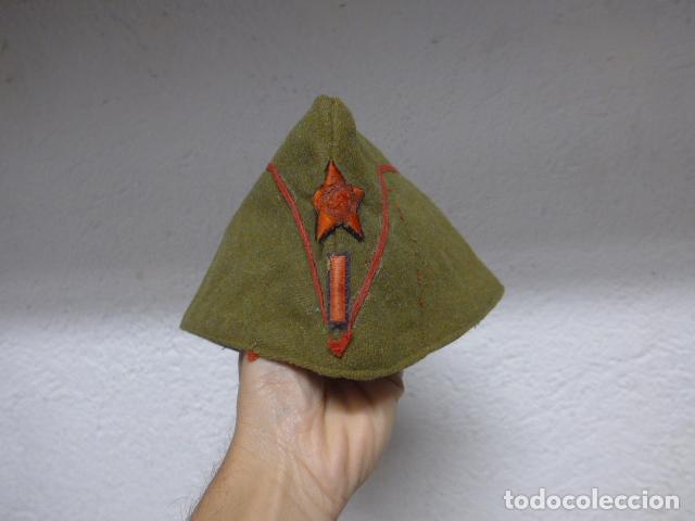 Militaria: Antiguo gorrillo montado como republicano de guerra civil para maniqui