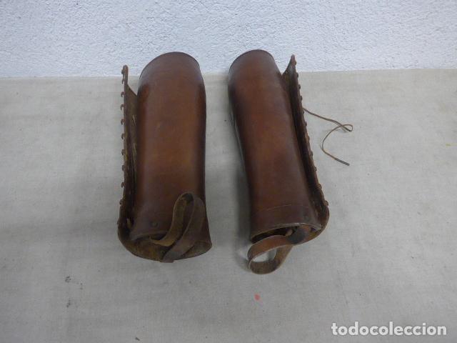 Militaria: Antiguas polainas de cuero marron de cordones, originales, de Alfonso XIII a guerra civil
