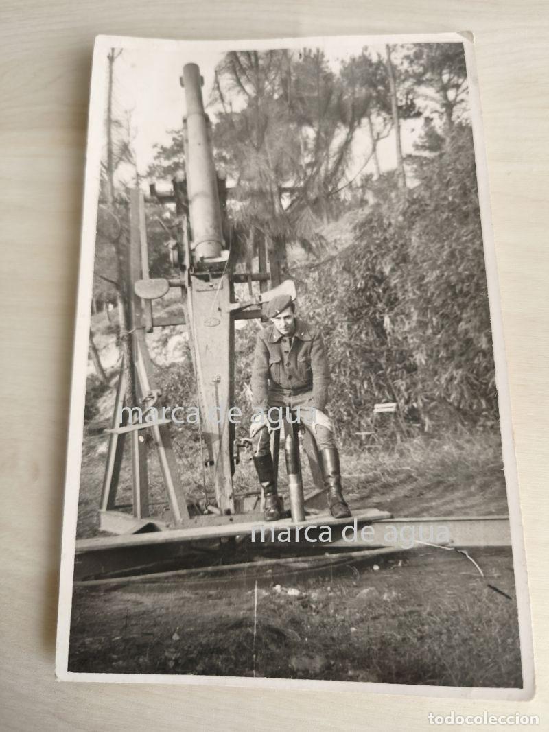 Militaria: Carlista o requete junto a Obus ligero o mortero de trinchera. Guerra civil.