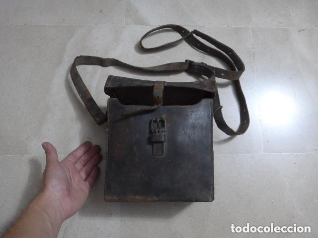 Militaria: Antigua funda de cuero de guerra civil a identificar, original.