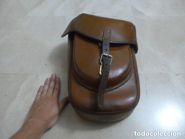 Militaria: Antigua gran cartera de cuero o bolsa para cebada de caballo, militar, caballeria, original.