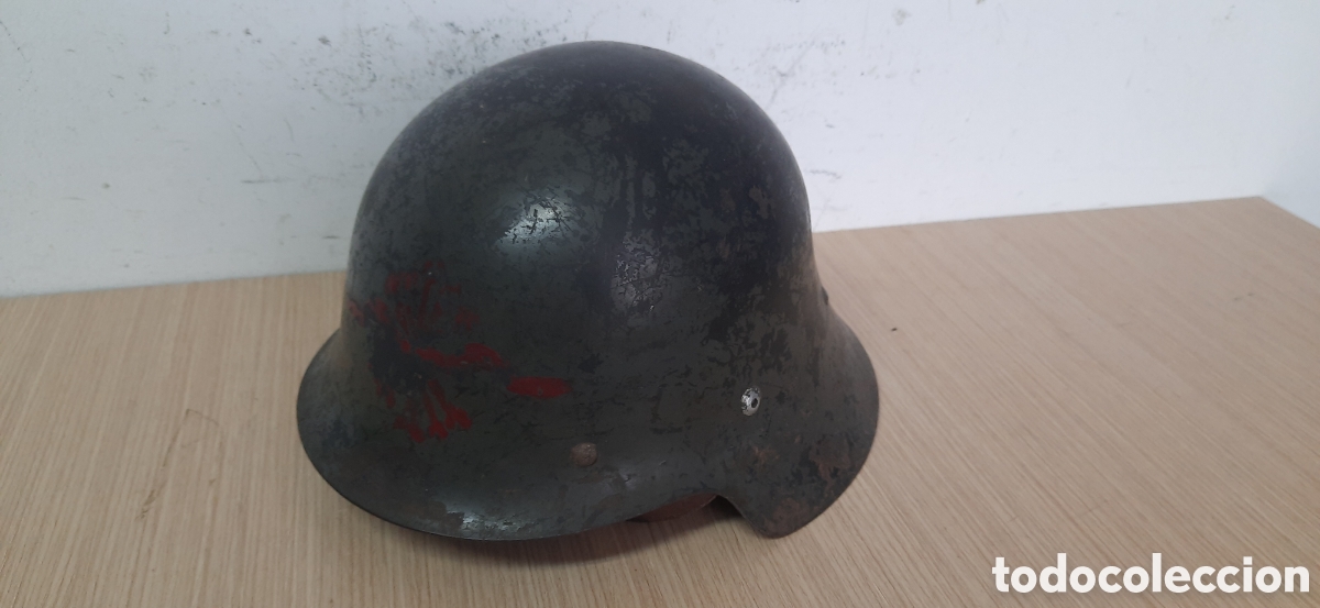 Militaria: CASCO TRUBIA MODELO 26 CON ALA DE LAS FLECHAS ROJAS DE FALANGE GUERRA CIVIL ESPA&Ntilde;OLA