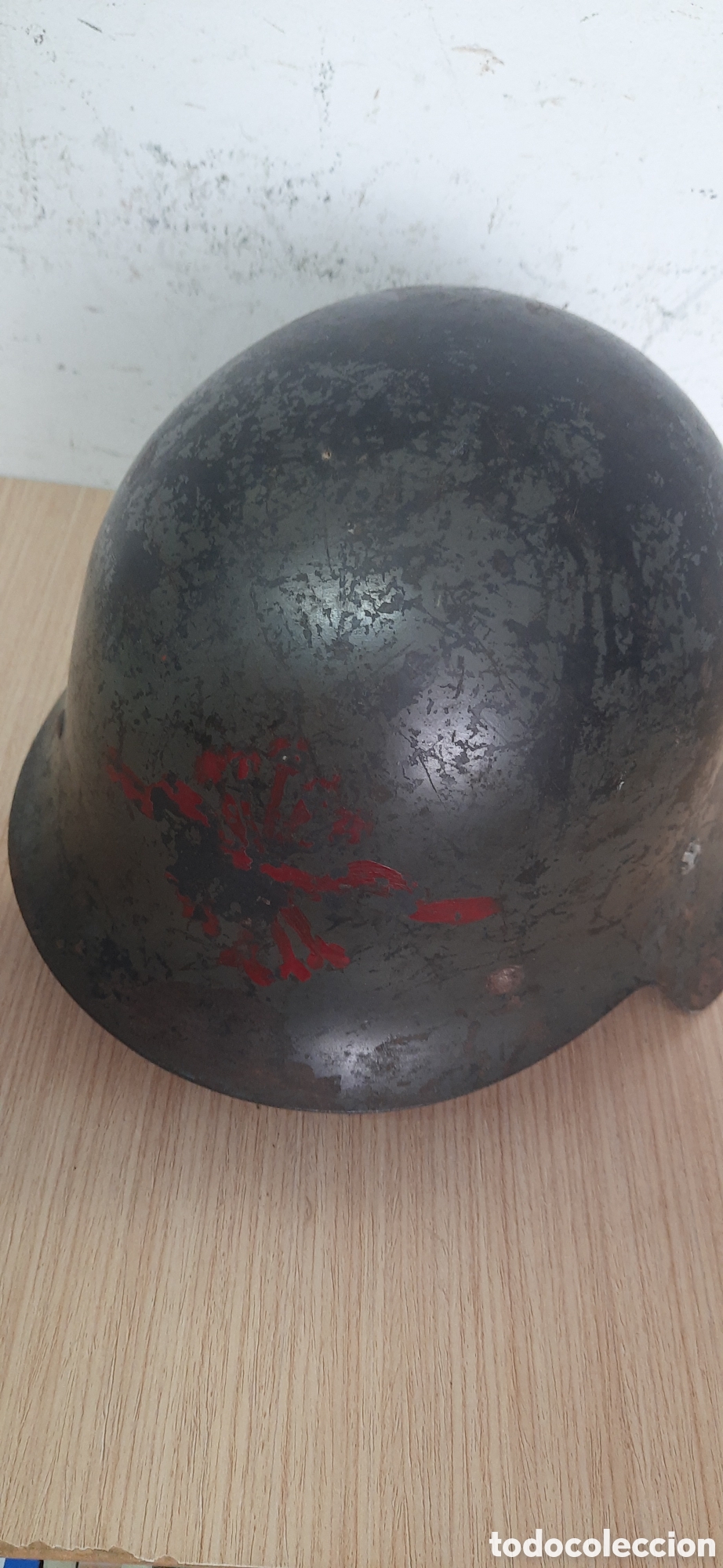 Militaria: CASCO TRUBIA MODELO 26 CON ALA DE LAS FLECHAS ROJAS DE FALANGE GUERRA CIVIL ESPA&Ntilde;OLA