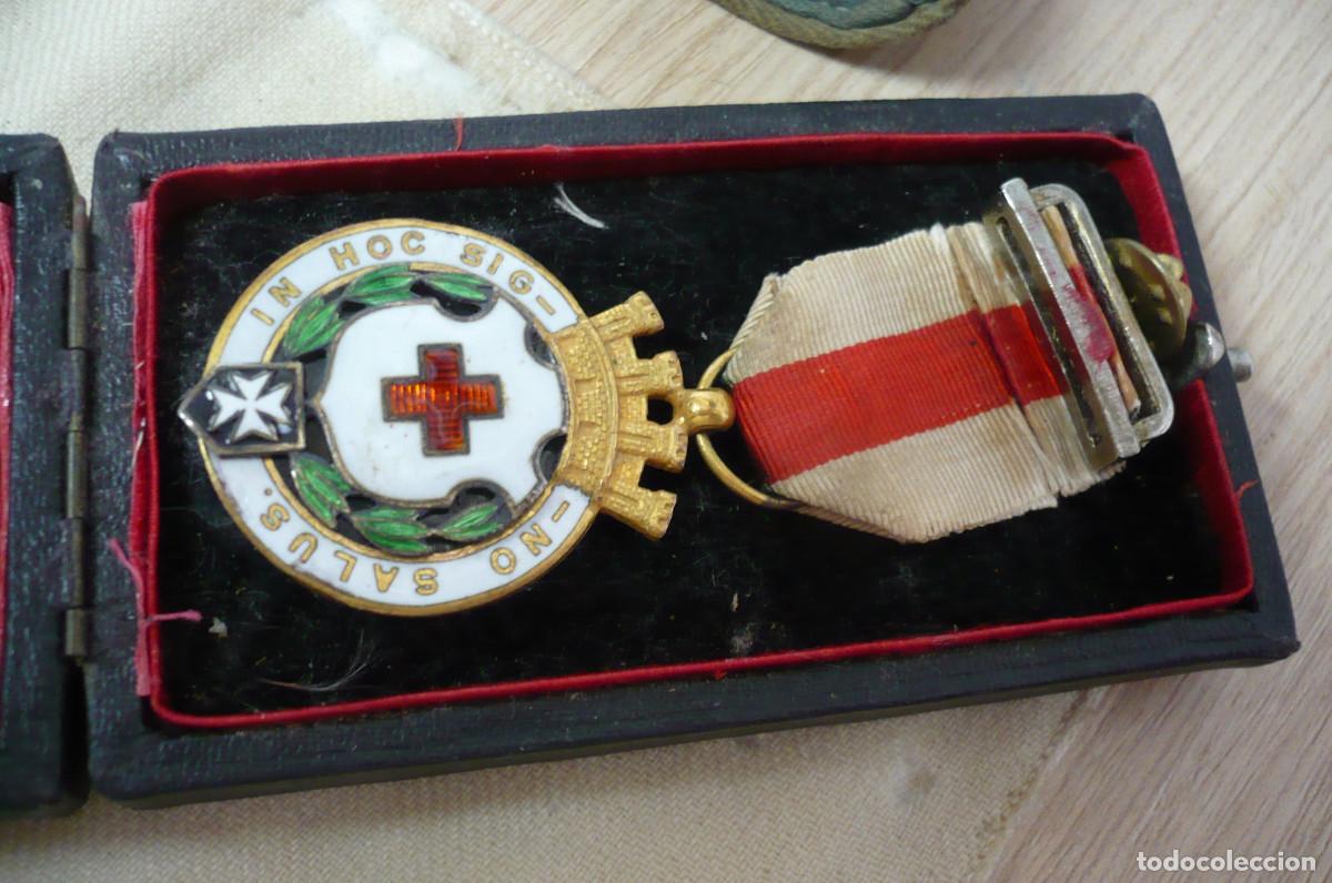 Militaria: Lote Cruz Roja Espa&ntilde;ola Guerra civil Gorrillo,Medalla,Medalla de ojal ,Estrella alferez,Brazalete