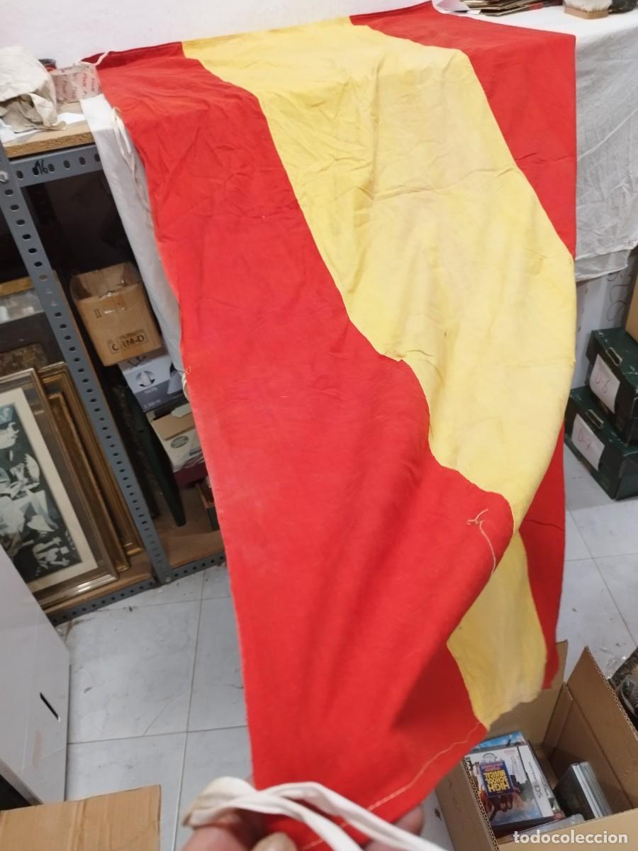 Militaria: Antigua gran bandera espa&ntilde;ol, de balc&oacute;n. Guerra civil, franquismo. 170x90 aprox.