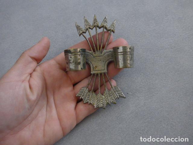 Militaria: Antiguo gran emblema portapalillos de tambor de Falange, original. Guerra civil y a&ntilde;os 40.