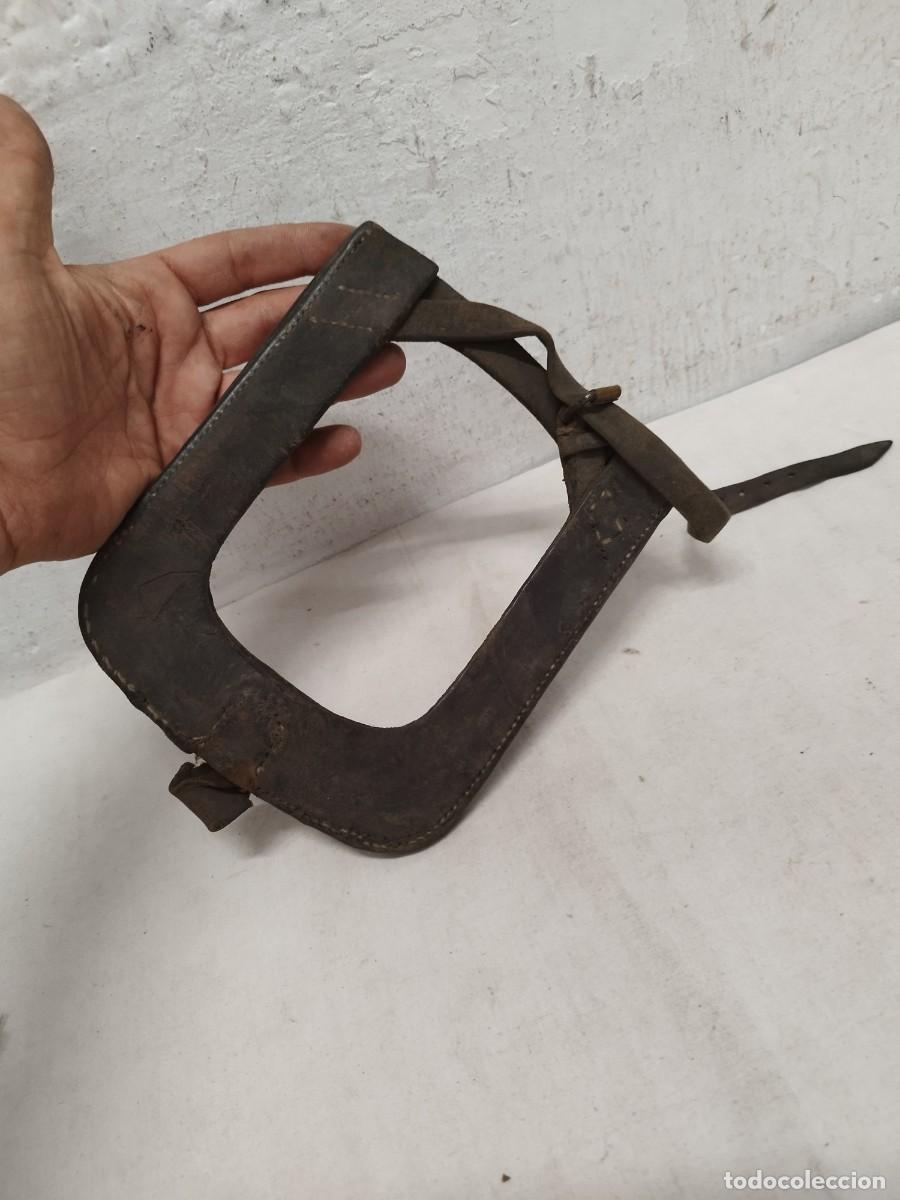 Militaria: Antigua funda militar para pala. De guerra civil o II guerra mundial.