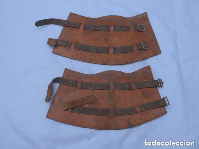 Militaria: Antiguas polainas de cuero espa&ntilde;olas, originales.