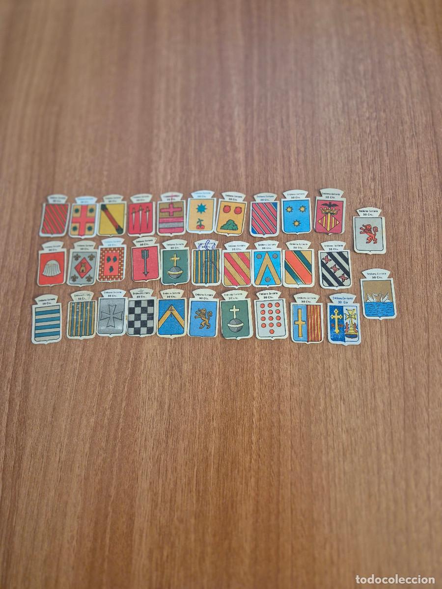 Militaria: LOTE DE 32 EMBLEMAS 30 CTS VER FOTOS.