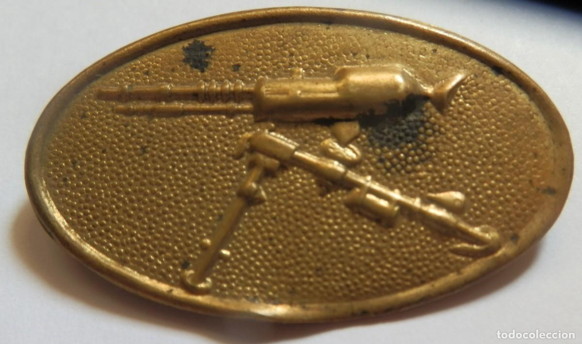 Militaria: DISTINTIVO ESPA&Ntilde;OL DE TIRADORES DE AMETRALLADORAS DE INFANTER&Iacute;A, EN METAL, GUERRA CIVIL.