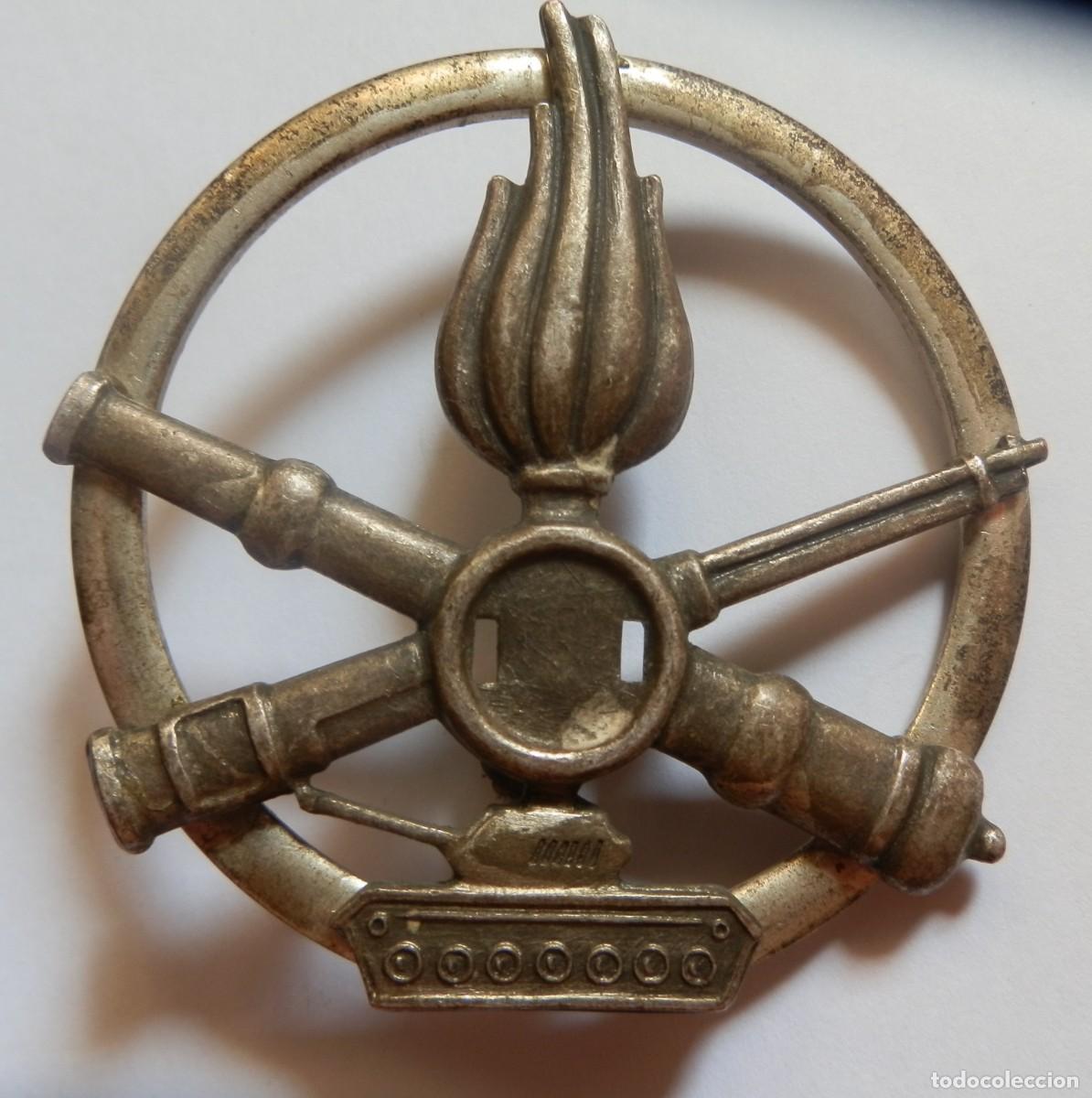 Militaria: Insignia met&aacute;lica militar italiana del Regimiento de Carros de Combate Ariete