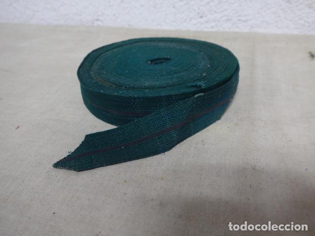 Militaria: Antiguo gran rollo de galon militar verde de monta&ntilde;a de Alfonso XIII a Guerra civil.