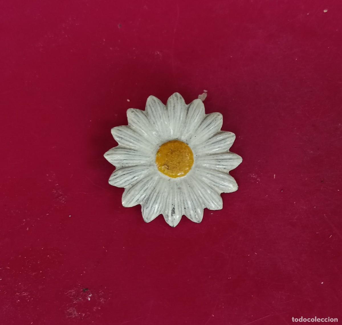 Militaria: Emblema de Margaritas. Requet&eacute;a, carlismo, Guerra Civil.
