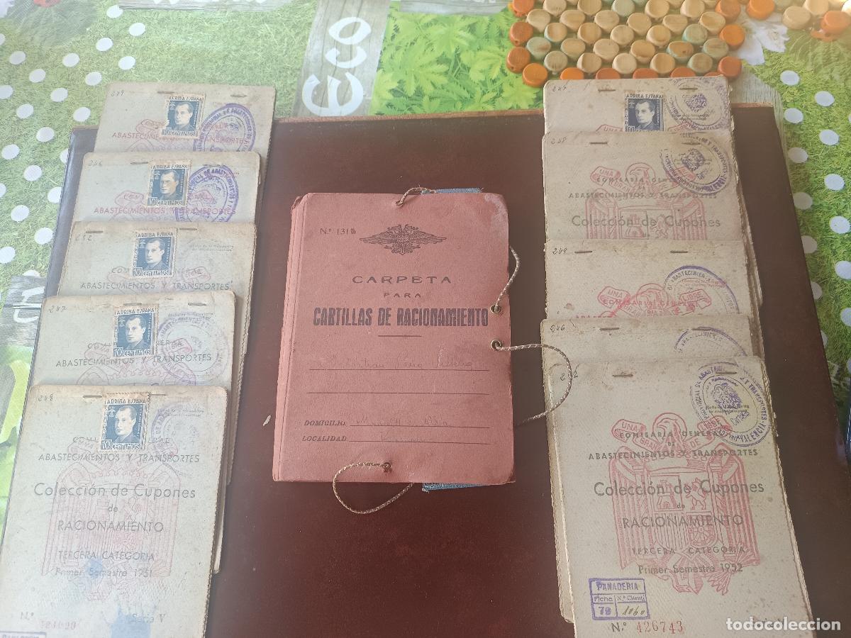 Militaria: CARPETA CON 10 CARTILLAS DE CUPONES RACIONAMIENTO &Eacute;POCA POSTGUERRA, 1951-52