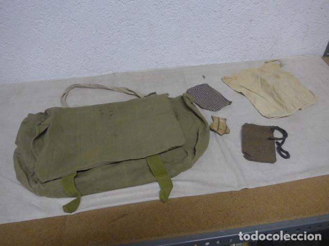 Militaria: Antigua mochila macuto republicano original de guerra civil + 3 bolsas neceser, de un brigadista int