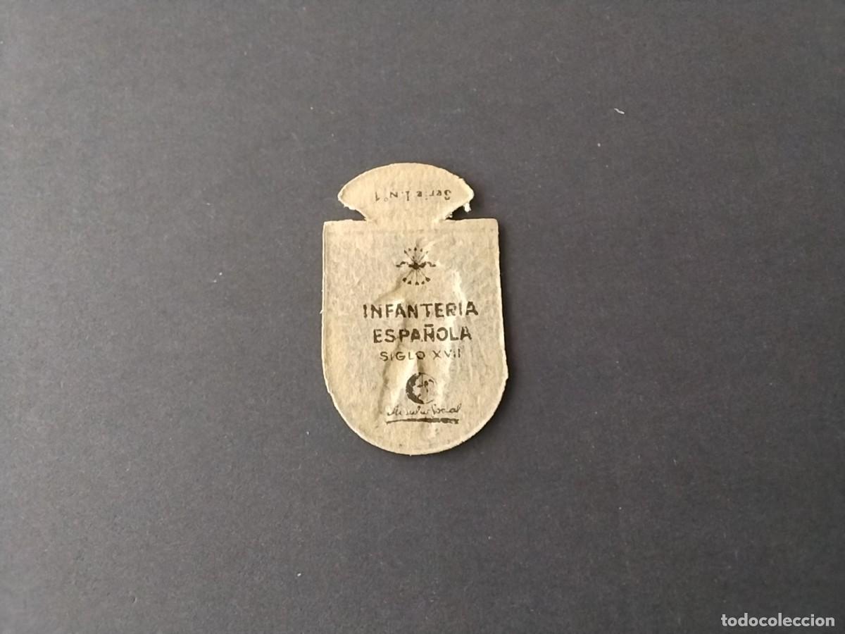Militaria: Emblemas Auxilio Social variantes