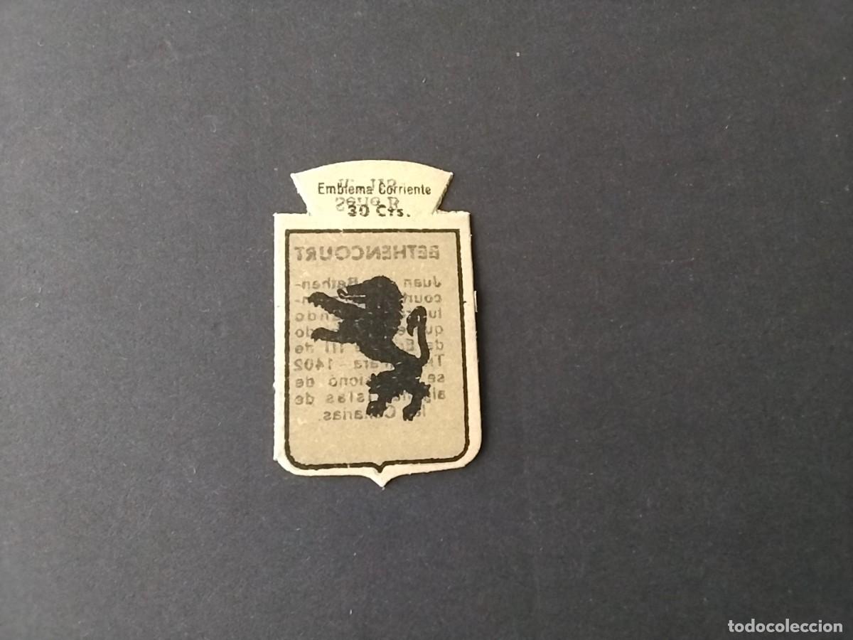 Militaria: Emblemas Auxilio Social variantes