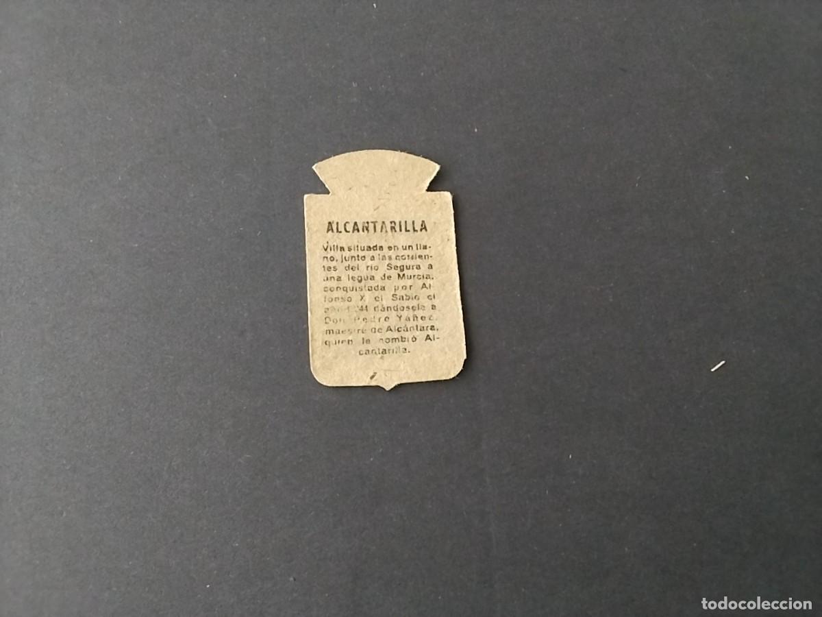 Militaria: Emblemas Auxilio Social variantes
