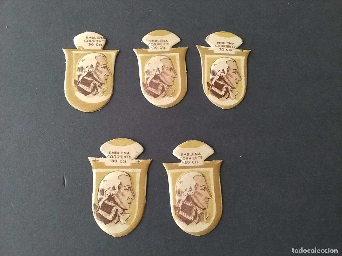 Militaria: Emblemas Auxilio Social variantes