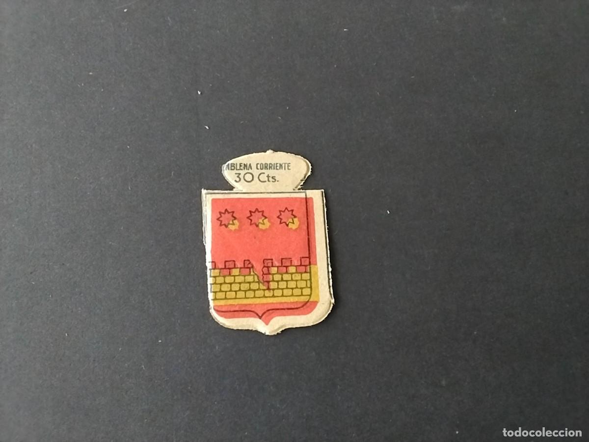 Militaria: Emblemas Auxilio Social variantes