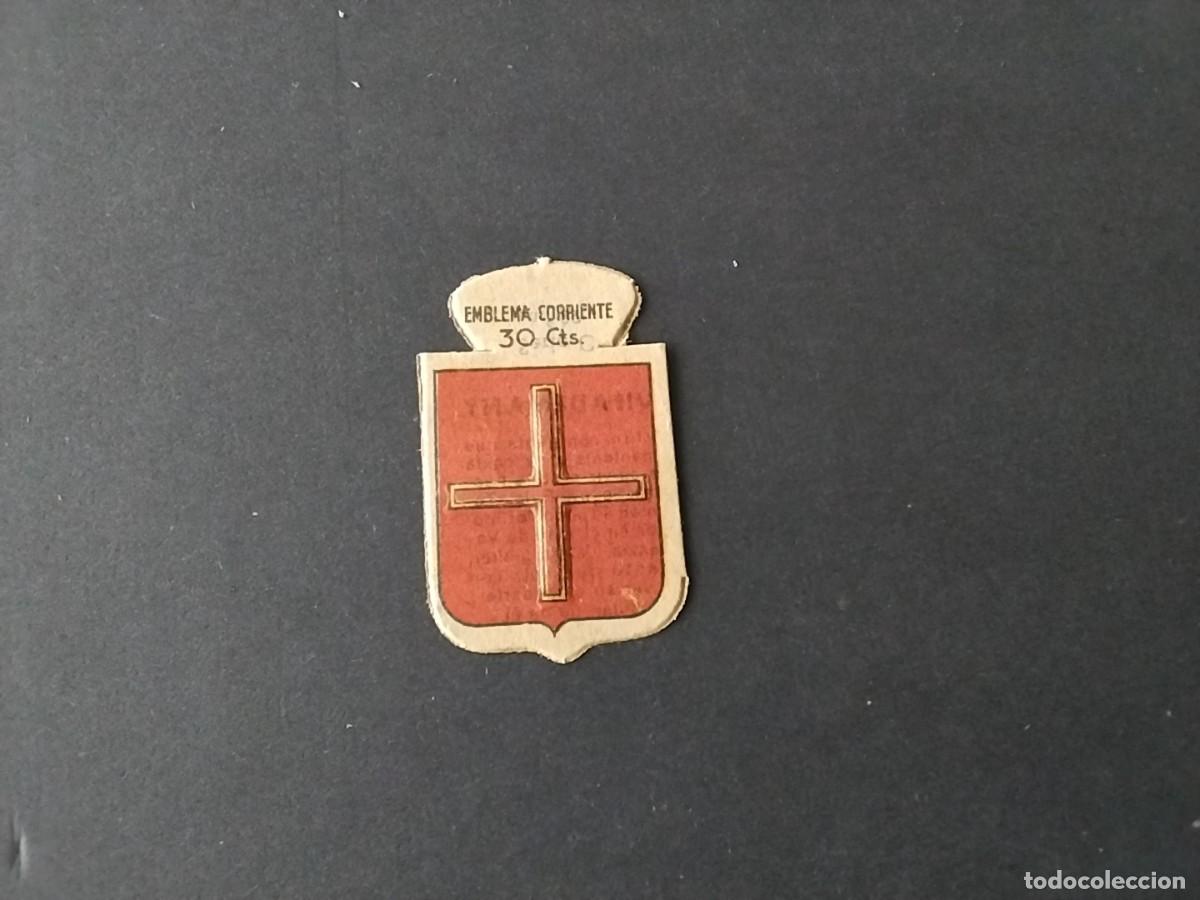 Militaria: Emblemas Auxilio Social variantes