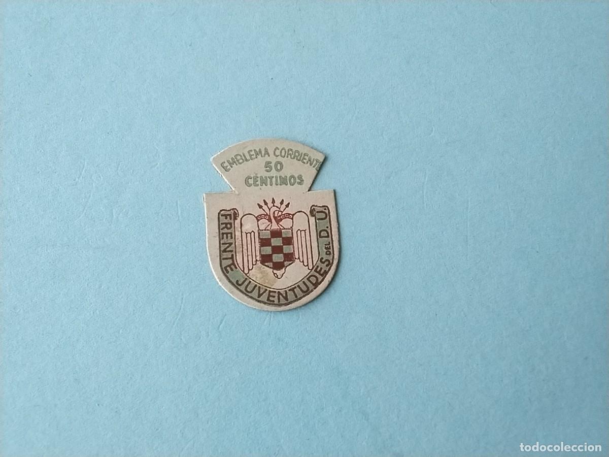 Militaria: Emblemas Auxilio Social Espa&ntilde;a