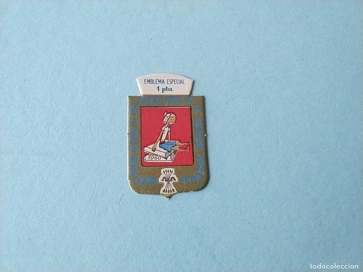 Militaria: Emblemas Auxilio Social Espa&ntilde;a