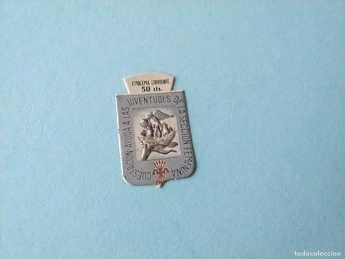 Militaria: Emblemas Auxilio Social Espa&ntilde;a