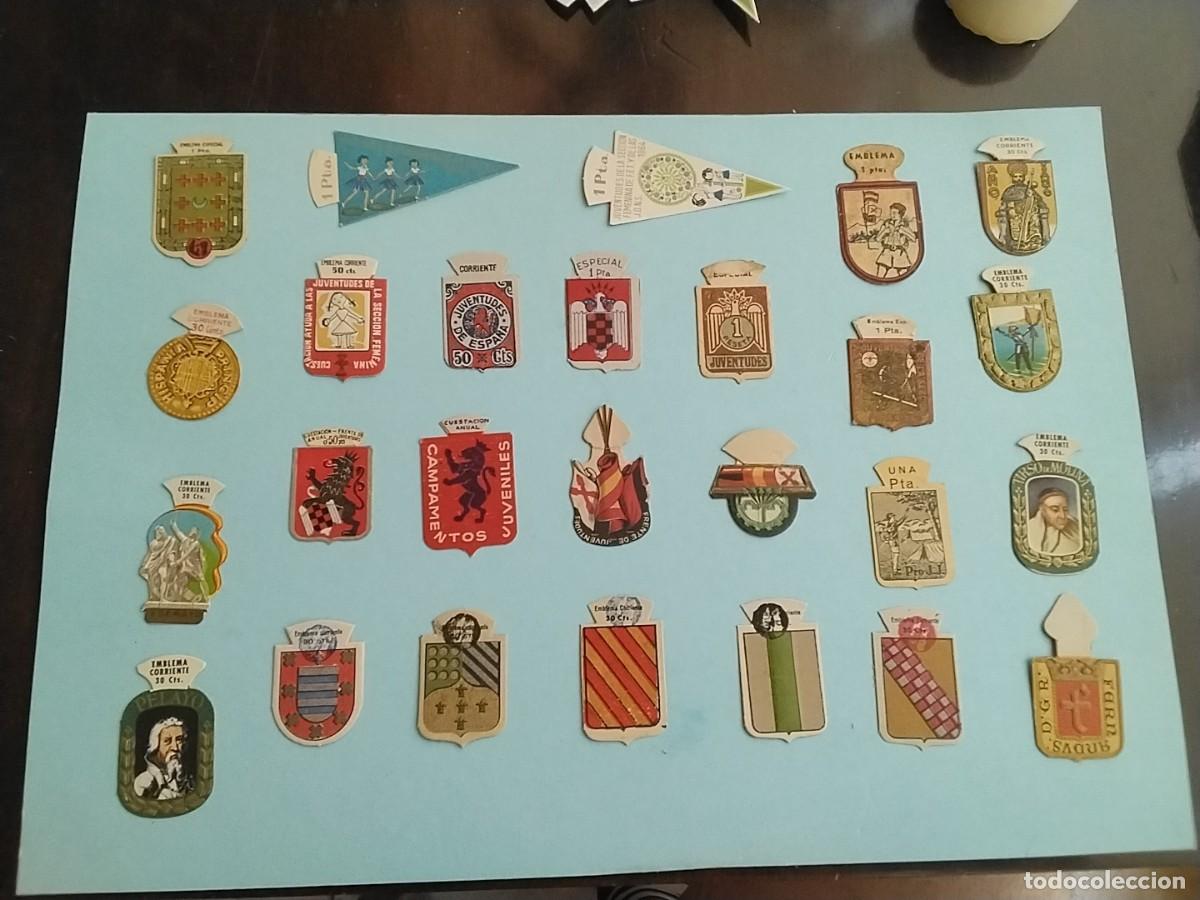 Militaria: Lote Emblemas Auxilio Social