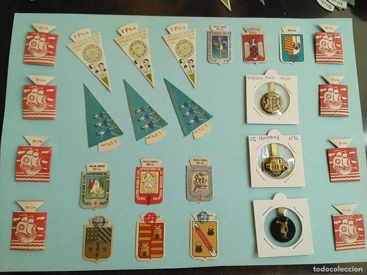 Militaria: Lote Emblemas Auxilio Social