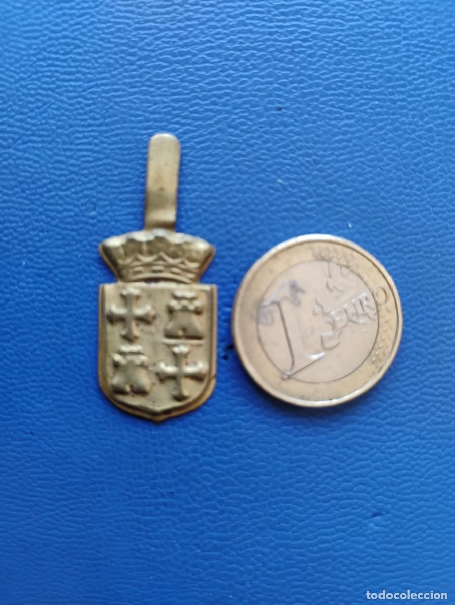 Militaria: EMBLEMA METALICO AUXILIO SOCIAL - PALENCIA