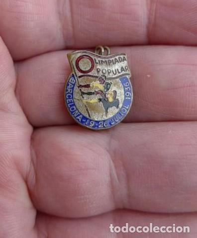 Military Antiques: INSIGNIA OLIMPIADA POPULAR BARCELONA 19 - 26 JULIO 1936 GUERRA CIVIL