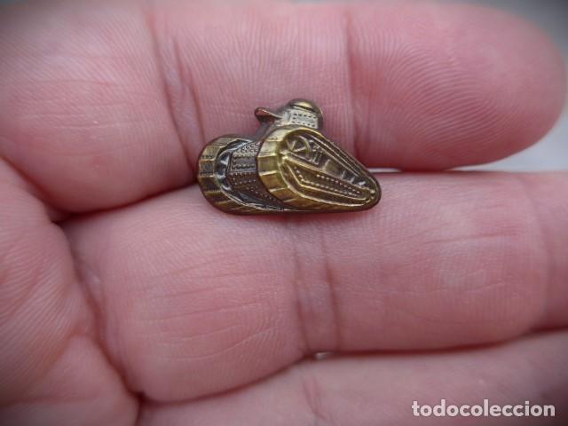 Militaria: ANTIGUO TANQUE PEQUE&Ntilde;O REPUBLICANO GUERRA CIVIL PARA SOLAPA GORRILLOS CARROS REPUBLICA ORIGINAL