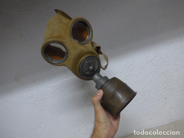 Militaria: Antigua mascara de gas checa republicana de 1937, con filtro marcado FERNEZ, guerra civil, antigas