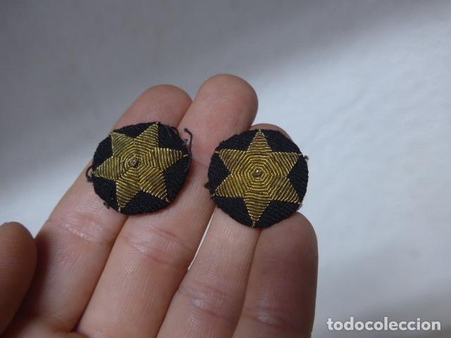 Militaria: Lote de 2 antiguas estrellas bordadas sobre negro, galon provisional, guerra civil.