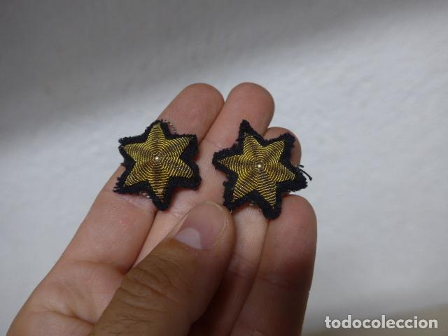 Militaria: Lote de 2 antiguas estrellas bordadas sobre negro, galon provisional, guerra civil.