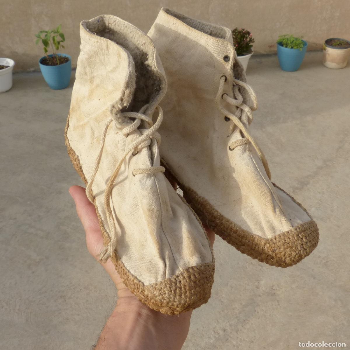 Militaria: Antiguas botas de miliciano, guerra civil espa&ntilde;ola 1936-39, tela y esparto. 27cm, sin uso.