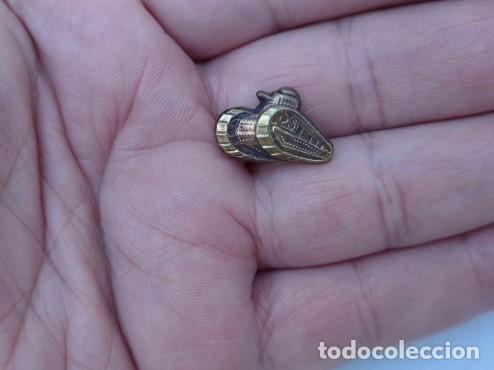 Militaria: ANTIGUO TANQUE PEQUE&Ntilde;O REPUBLICANO GUERRA CIVIL PARA SOLAPA GORRILLOS CARROS REPUBLICA ORIGINAL