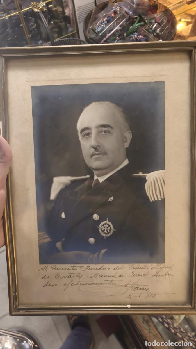 Militaria: Fotograf&iacute;a con aut&oacute;grafo dedicada de Franco