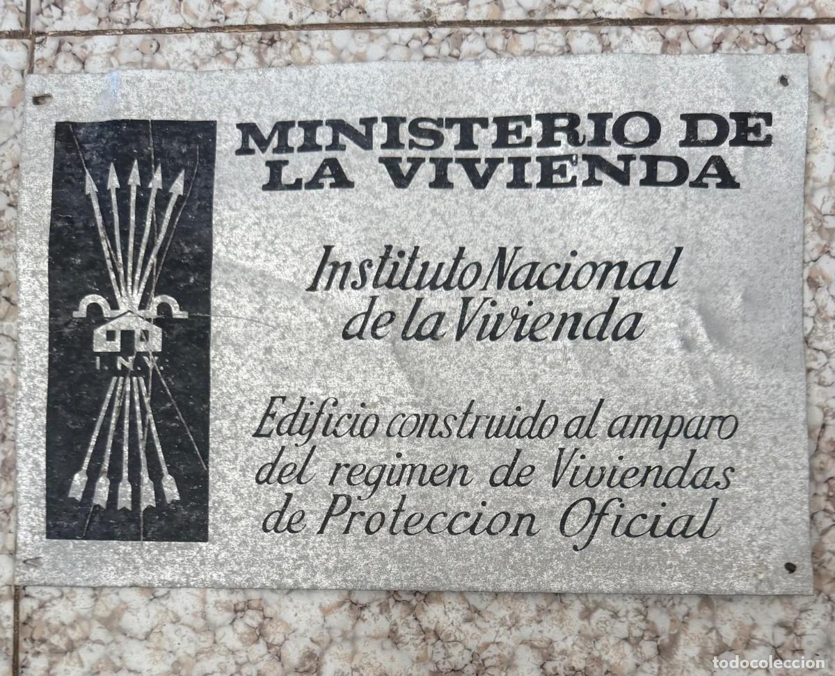 Militaria: PLACA MINISTERIO VIVIENDA ( FALANGE),