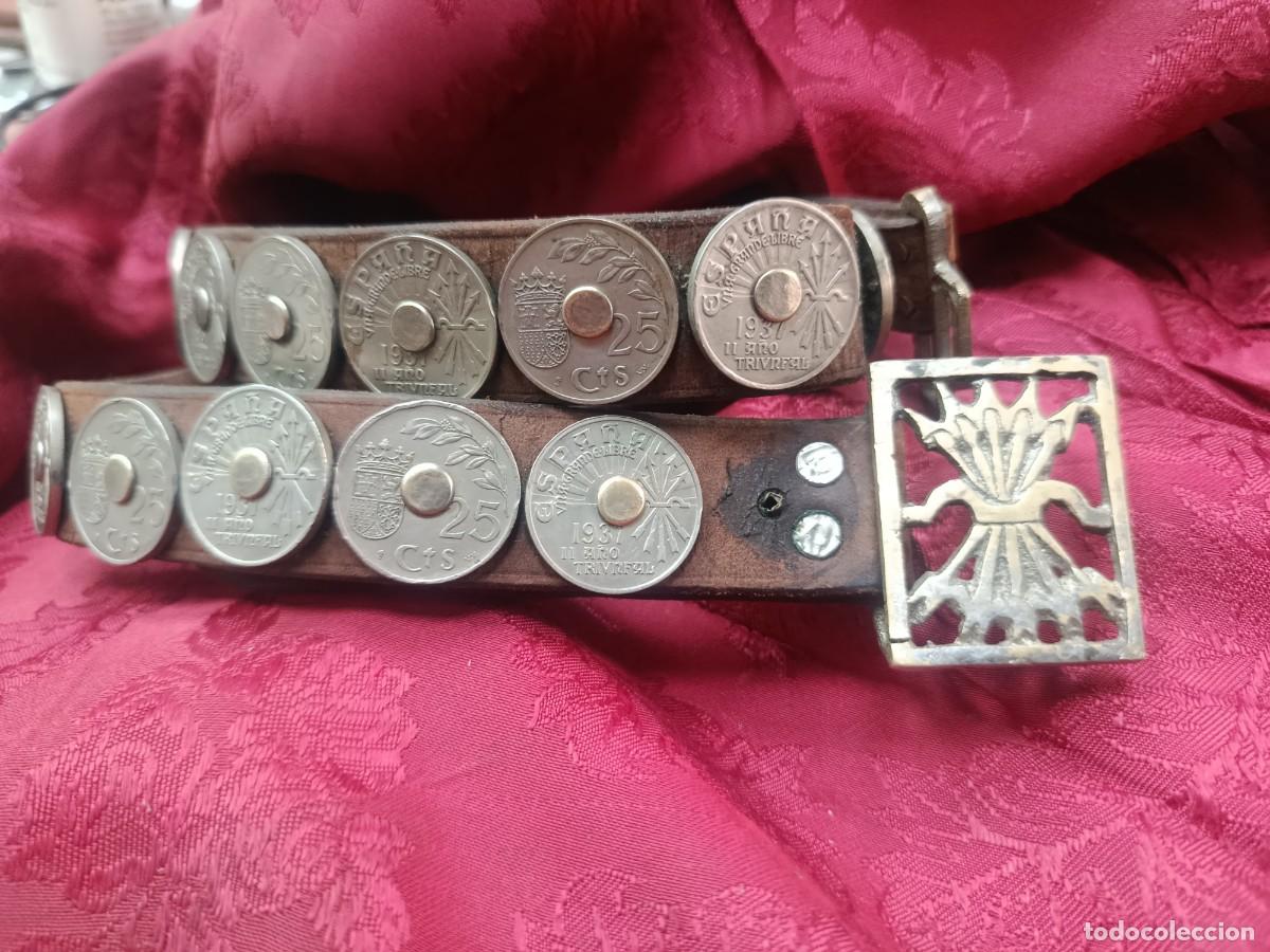 Militaria: Cintur&oacute;n con hebilla de Falange y monedas de guerra civil.