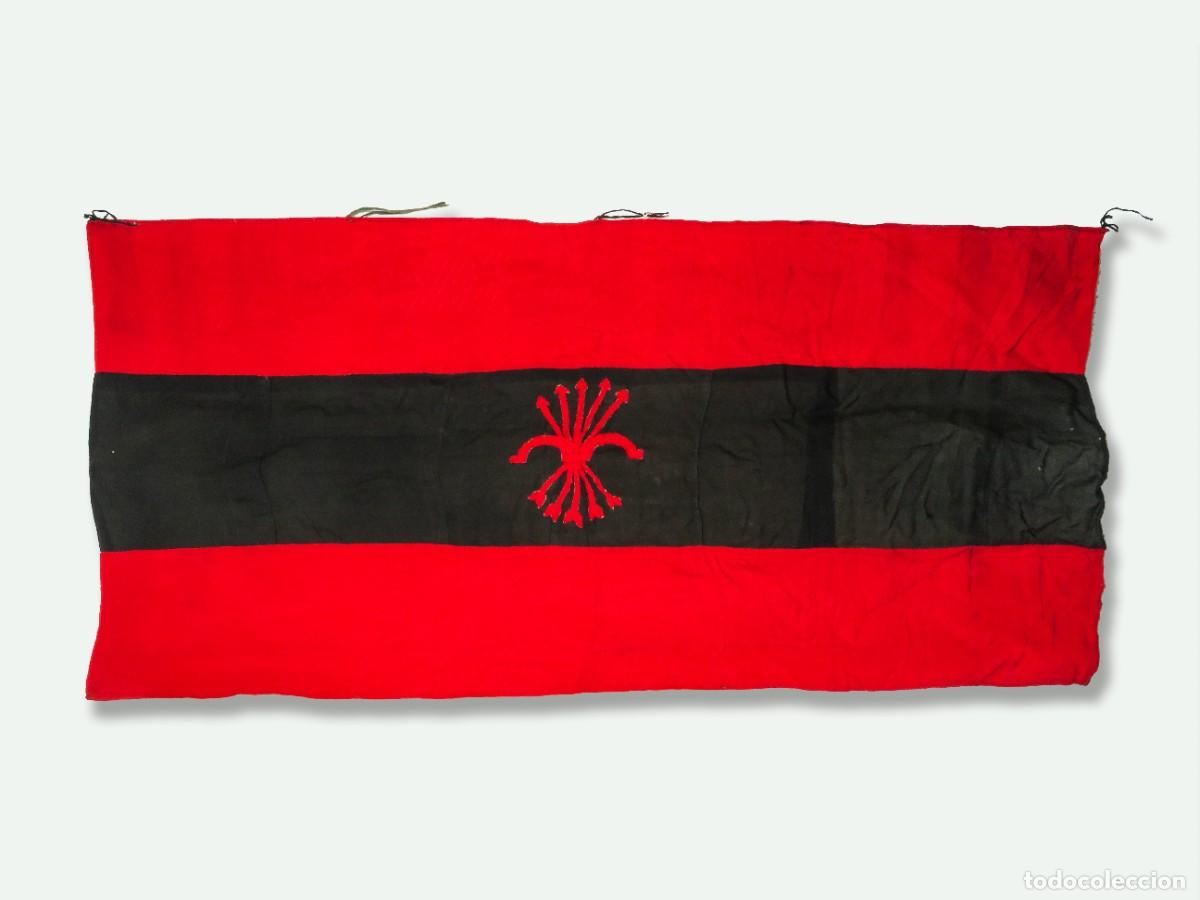 Militaria: Bandera Falange trozos tela cosida Guerra Civil o postguerra a&ntilde;os 40 155 cm x 75 cm